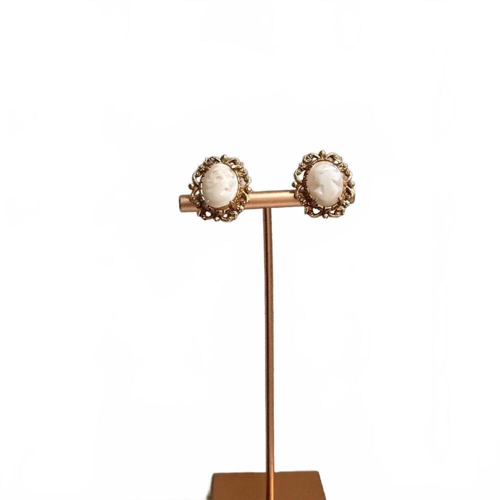 Vintage Florenza Victorian Revival Cameo Clip-On Earrings - Picture 7 of 8